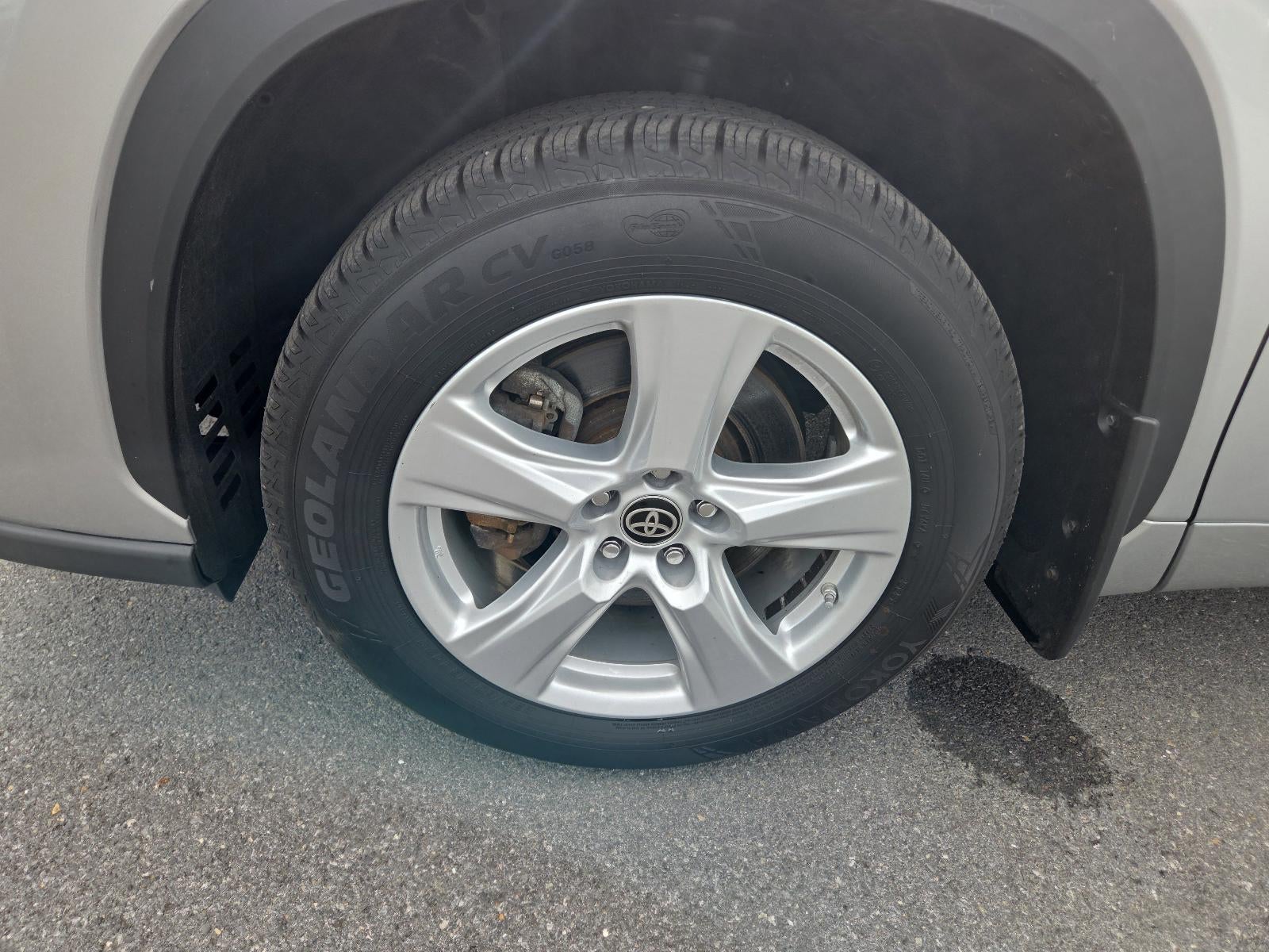 2024 Toyota Highlander LE AWD (SE)