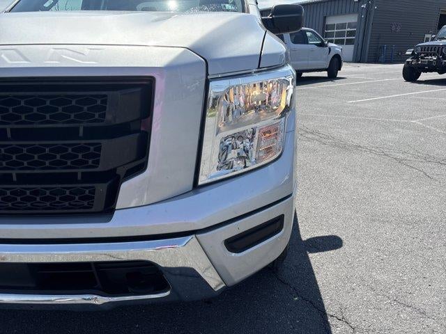 2021 Nissan Titan 4x4 Crew Cab SV