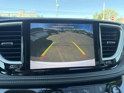 2024 Chrysler Pacifica Hybrid Select FWD
