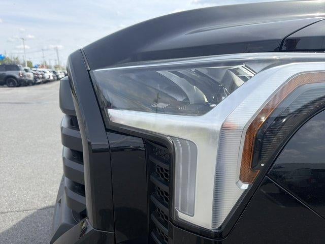 2025 Toyota Tundra 4WD 4WD SR5 CrewMax 5.5' Bed (SE)