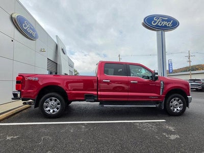 2023 Ford Super Duty F-250 SRW LARIAT 4WD Crew Cab 6.75' Box