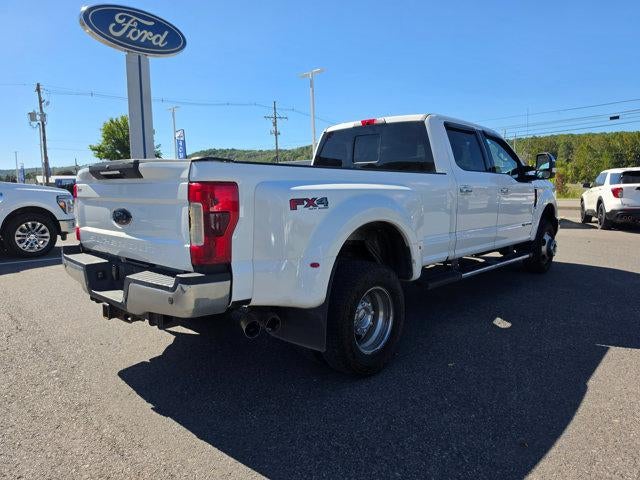 2019 Ford Super Duty F-350 DRW LARIAT 4WD Crew Cab 8' Box