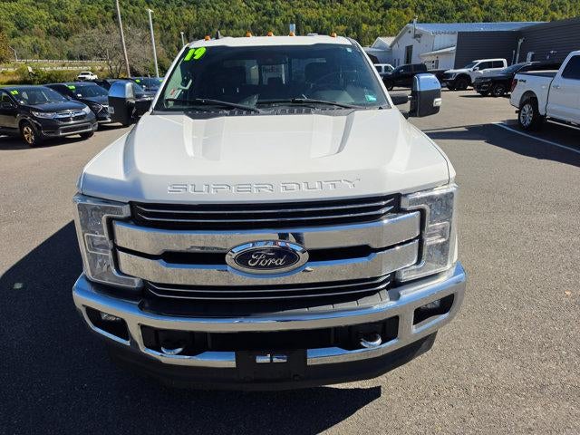 2019 Ford Super Duty F-350 DRW LARIAT 4WD Crew Cab 8' Box