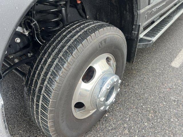 2025 Ford Super Duty F-350 DRW LARIAT 4WD Crew Cab 8' Box