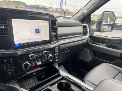 2025 Ford Super Duty F-350 DRW LARIAT 4WD Crew Cab 8' Box