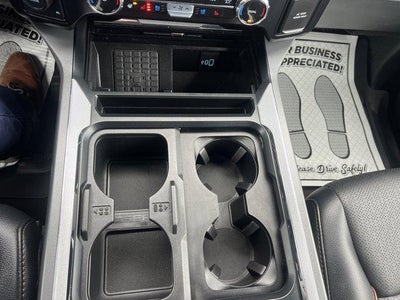 2025 Ford Super Duty F-350 DRW LARIAT 4WD Crew Cab 8' Box