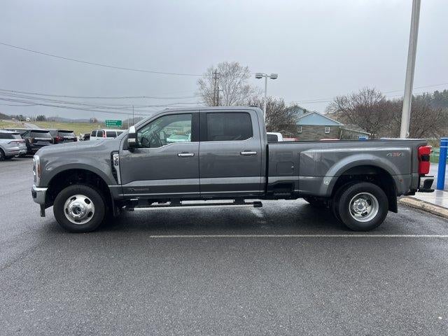 2025 Ford Super Duty F-350 DRW LARIAT 4WD Crew Cab 8' Box