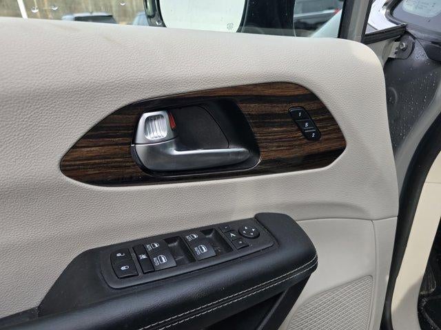 2023 Chrysler Pacifica Limited FWD