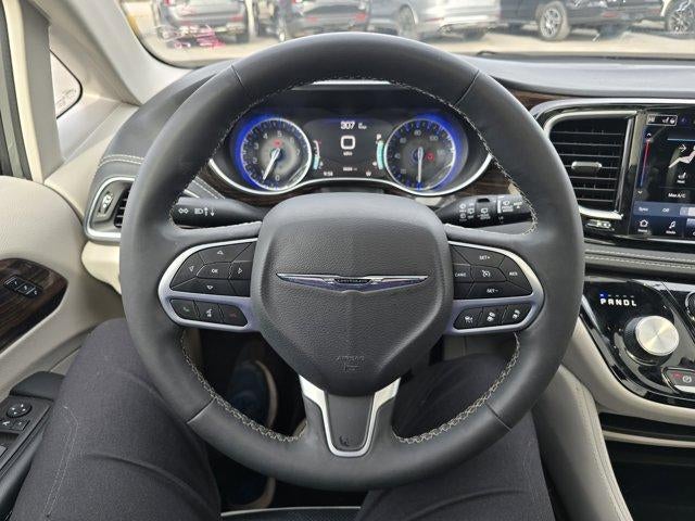 2023 Chrysler Pacifica Limited FWD