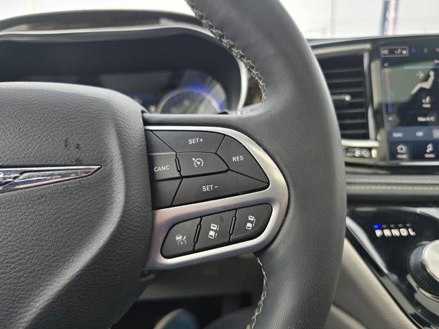 2023 Chrysler Pacifica Limited FWD