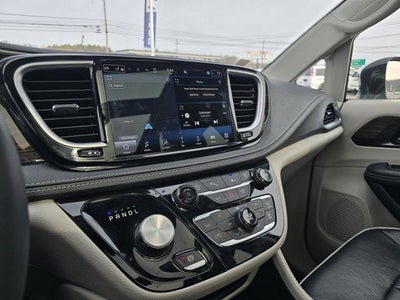 2023 Chrysler Pacifica Limited FWD