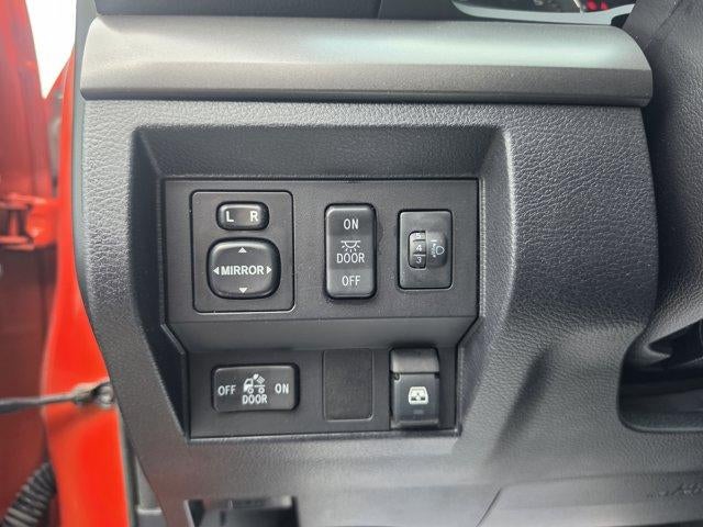 2017 Toyota Tundra 4WD 4WD SR5 CrewMax 5.5' Bed 5.7L (SE)