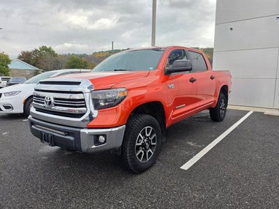 2017 Toyota Tundra 4WD 4WD SR5 CrewMax 5.5' Bed 5.7L (SE)