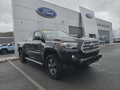 2017 Toyota Tacoma TRD Sport Access Cab 6' Bed V6 4x4 MT (Natl)