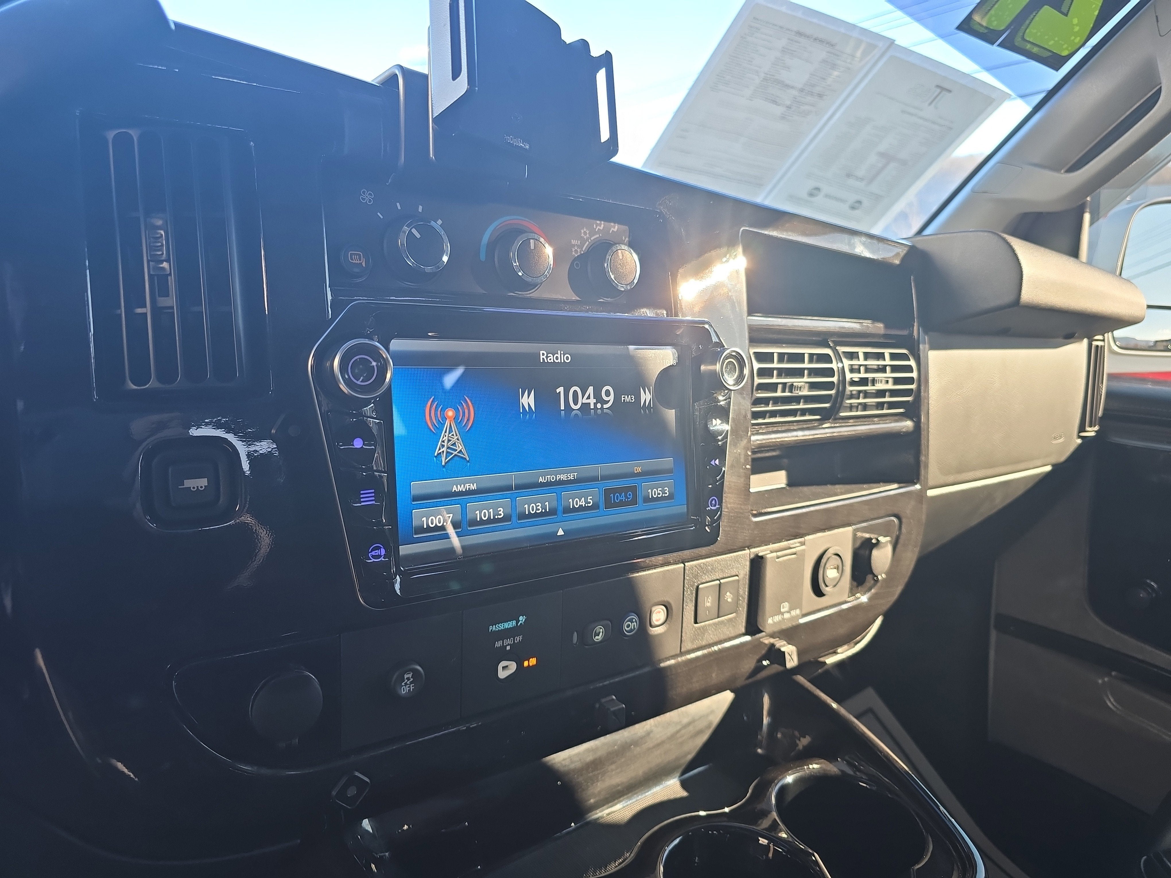 2021 Chevrolet Express Passenger 2500 1LS