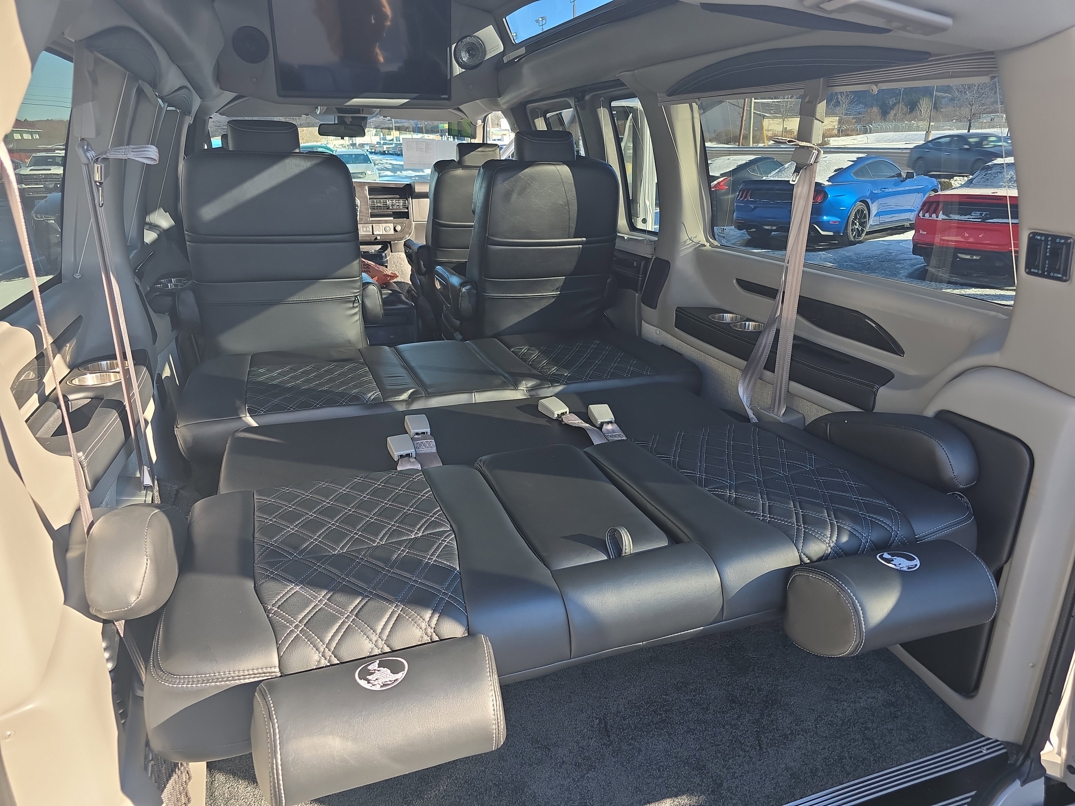 2021 Chevrolet Express Passenger 2500 1LS