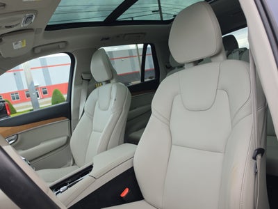 2022 Volvo XC90 Momentum