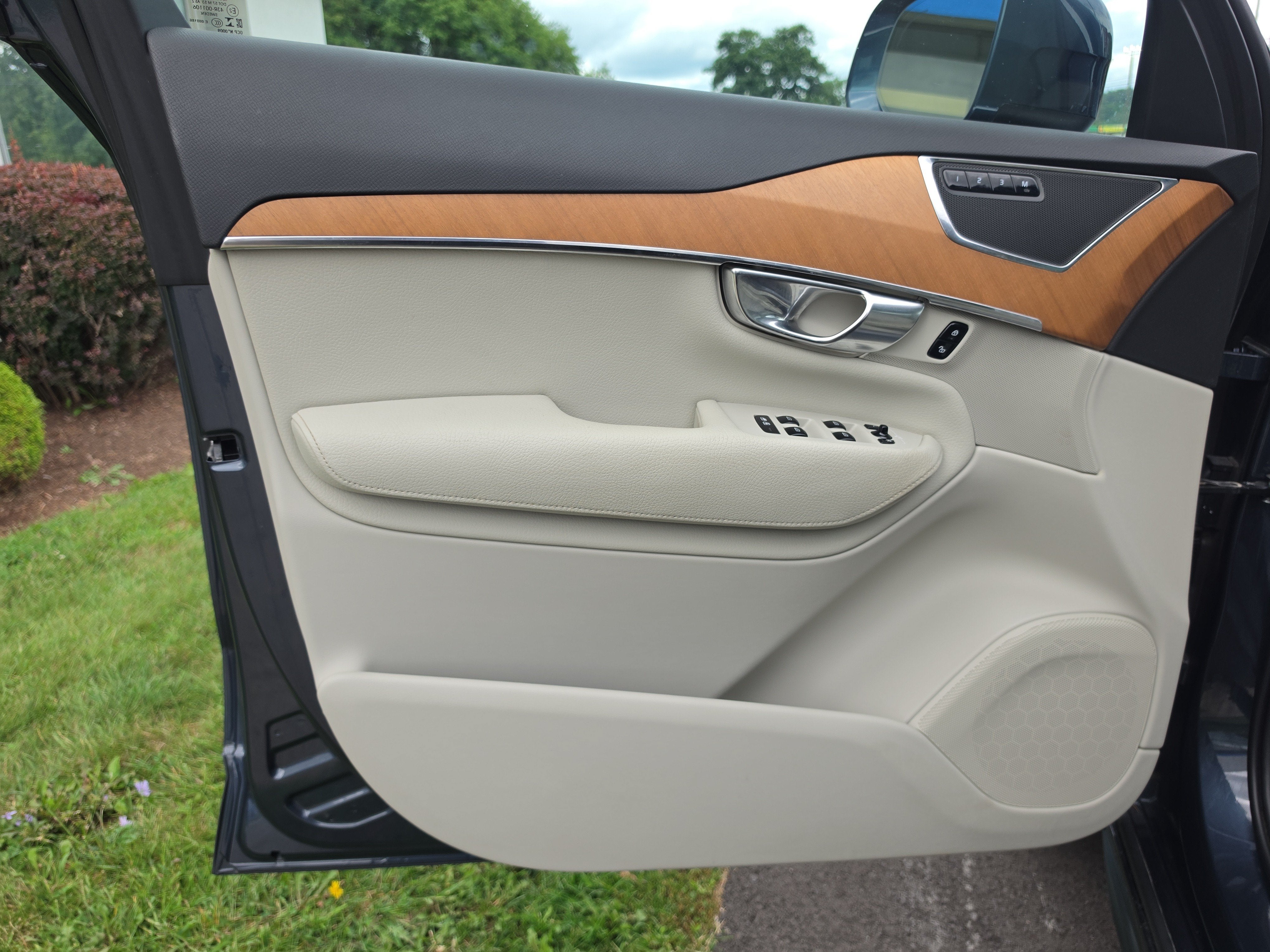 2022 Volvo XC90 Momentum