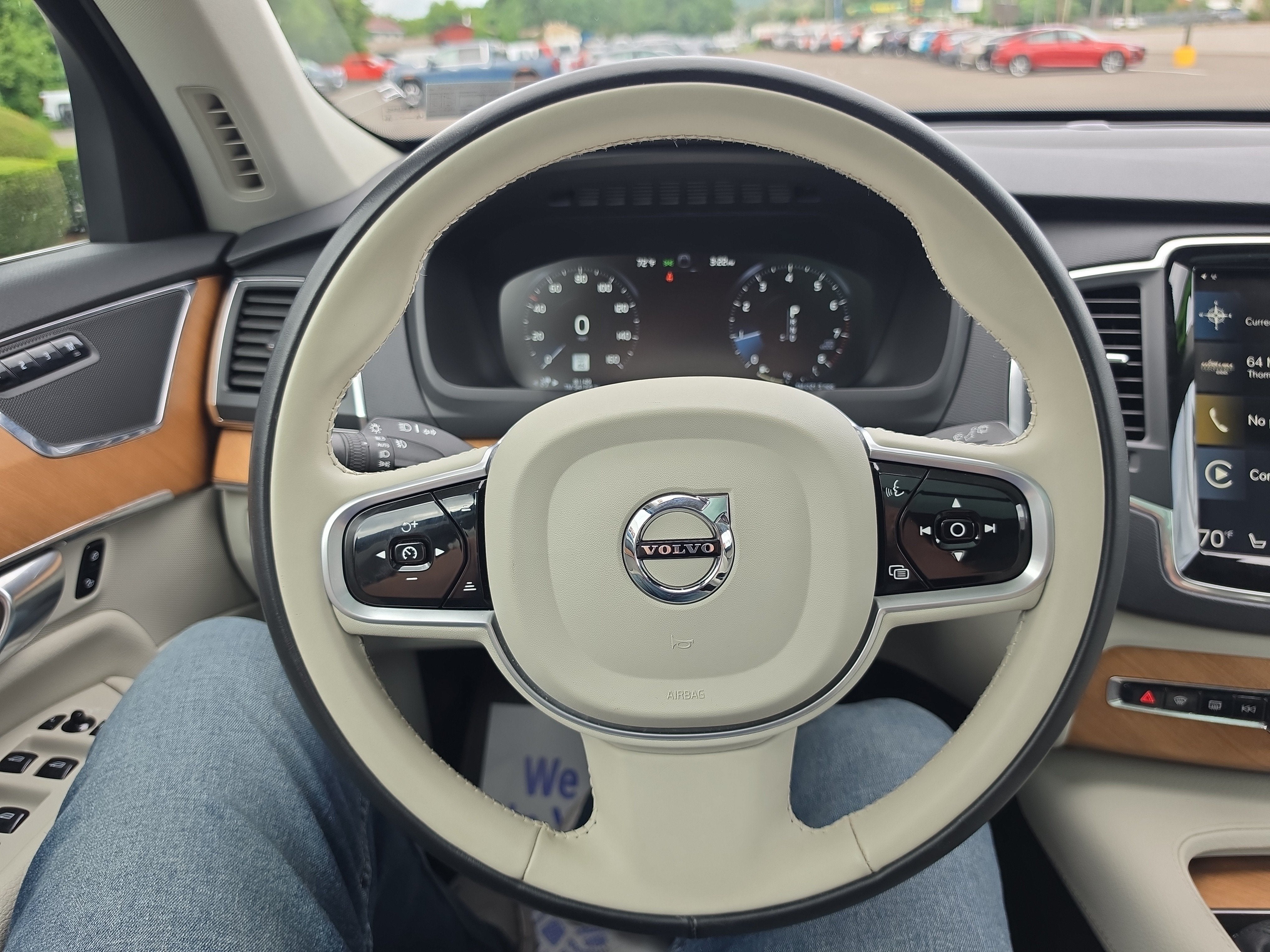 2022 Volvo XC90 Momentum