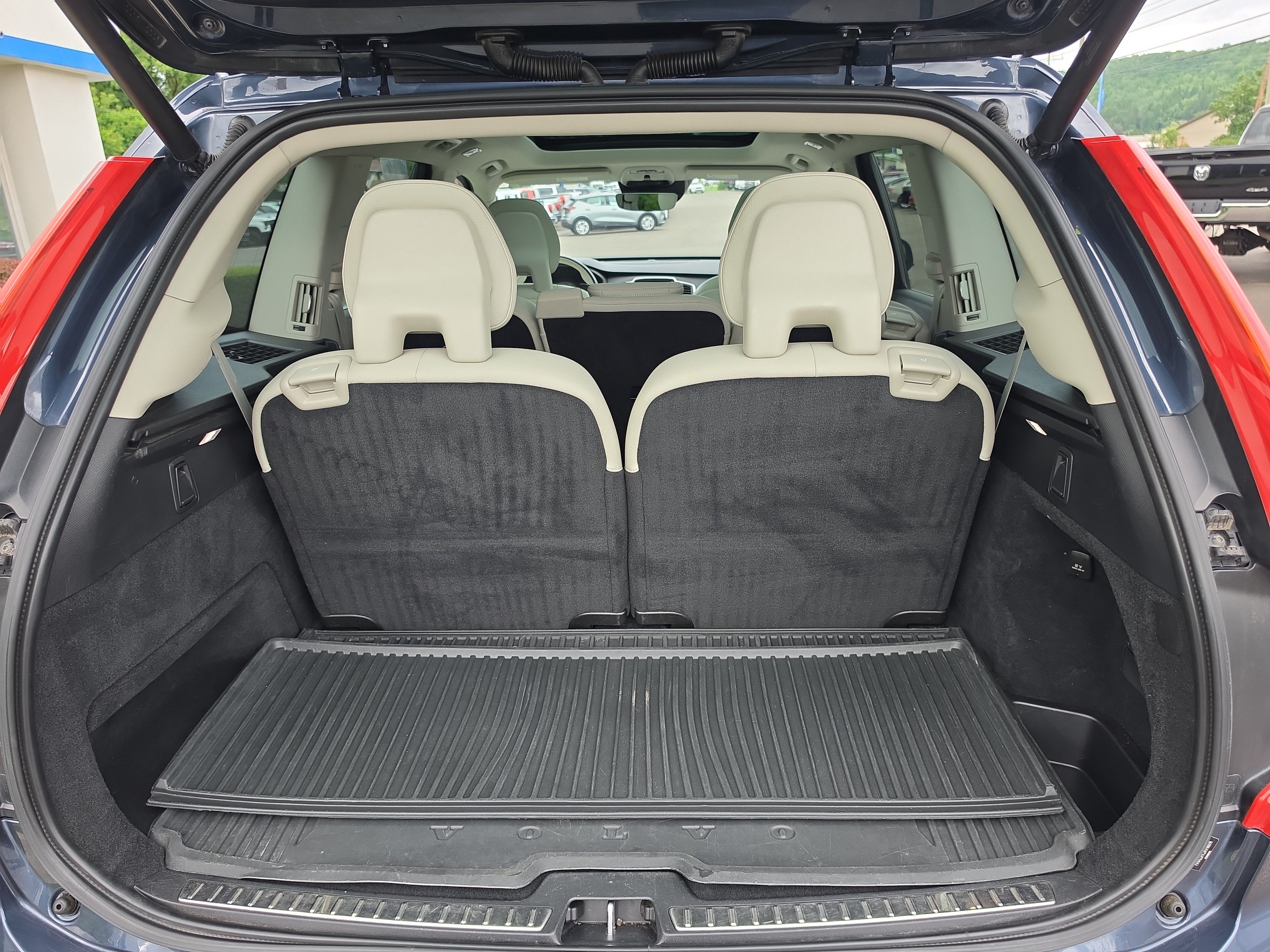 2022 Volvo XC90 Momentum