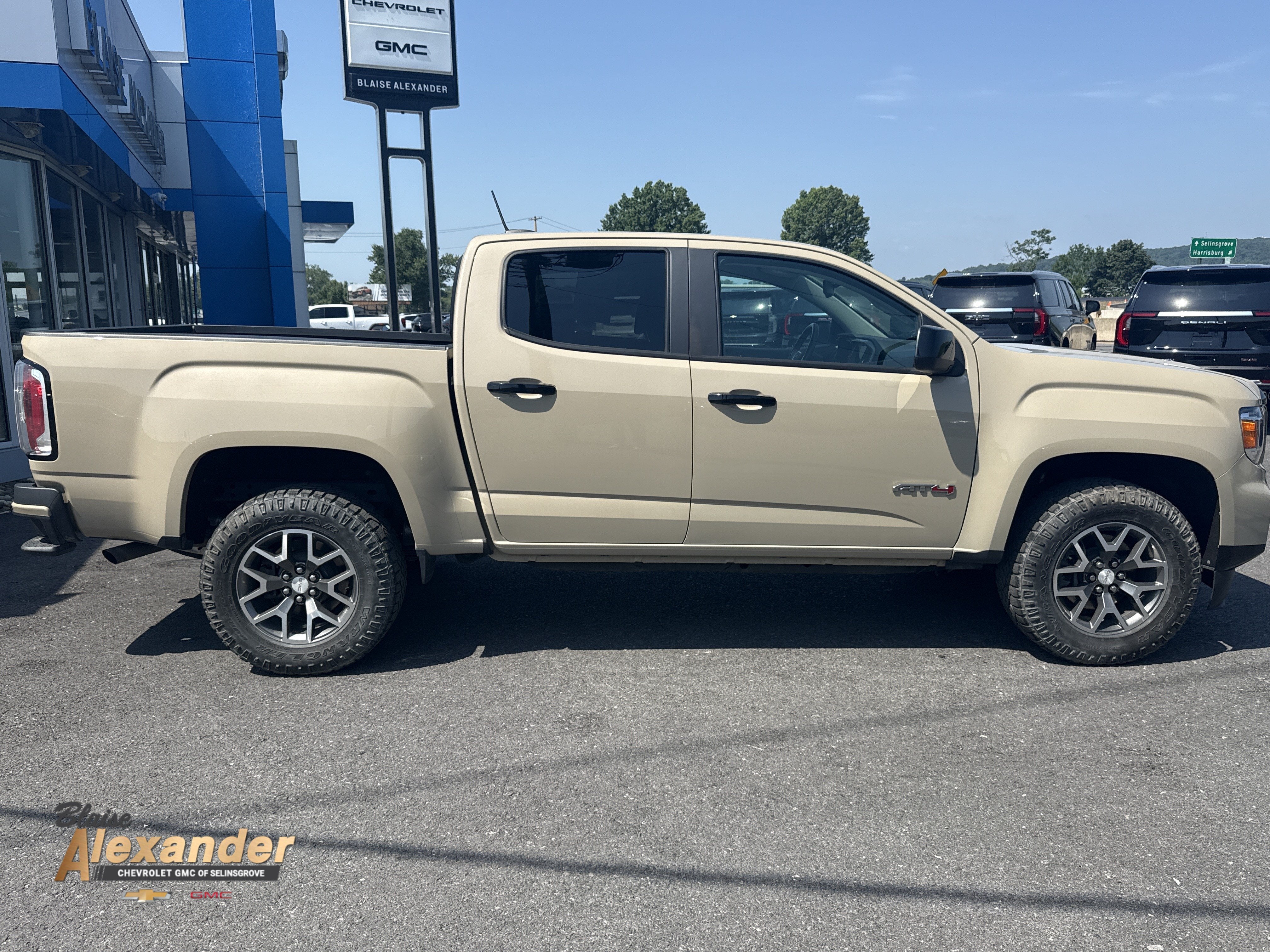 2022 GMC Canyon AT4 - Leather