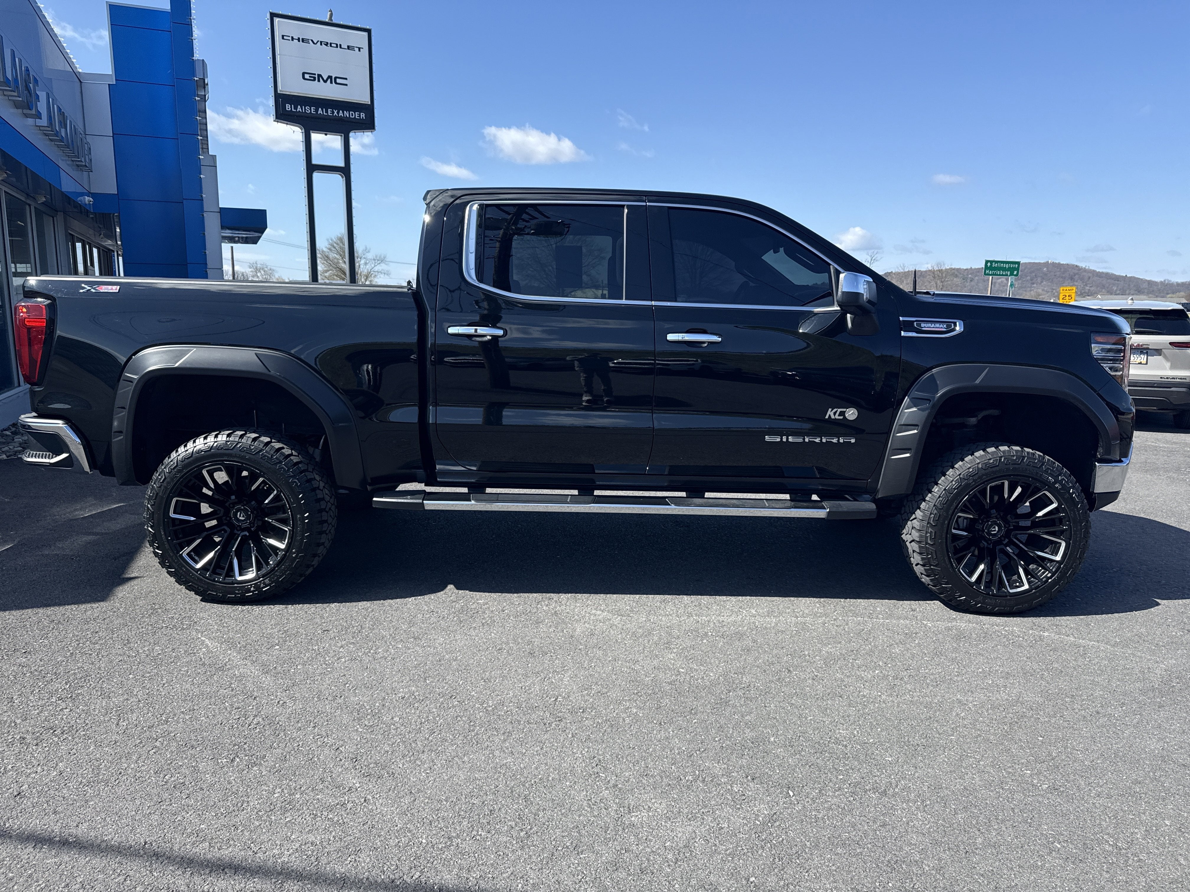 2023 GMC Sierra 1500 SLT