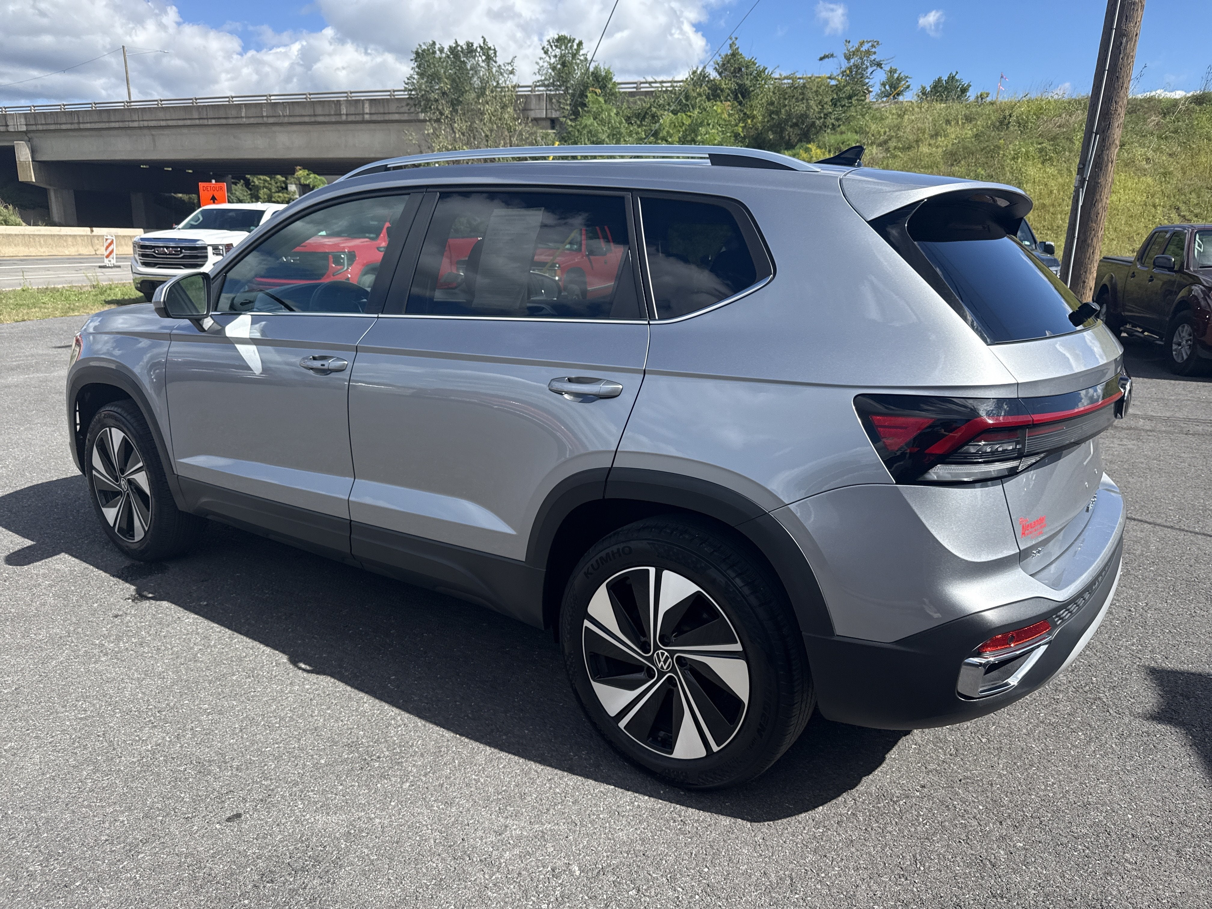 2025 Volkswagen Taos SE