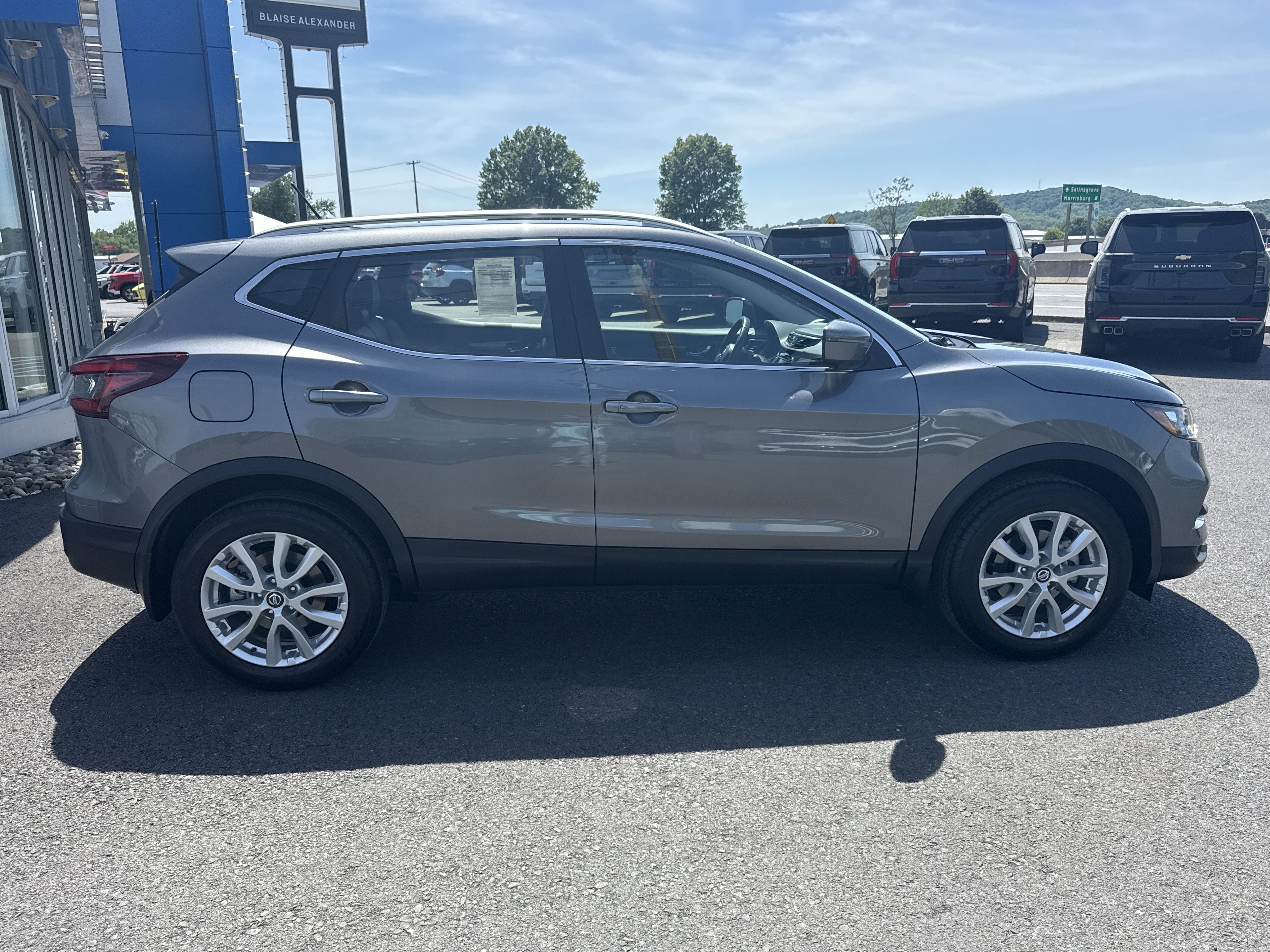 2022 Nissan Rogue Sport SV