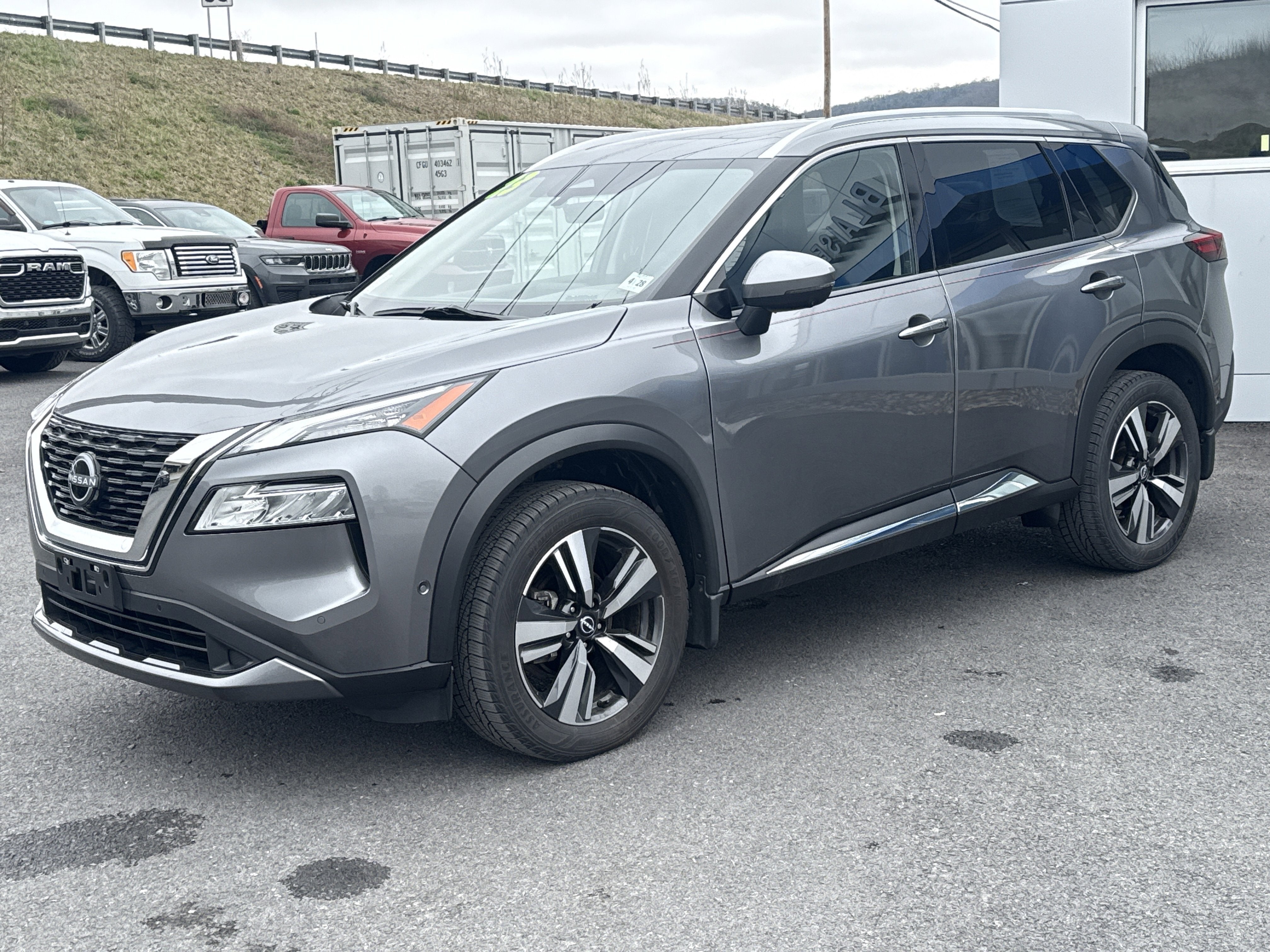 2023 Nissan Rogue SL