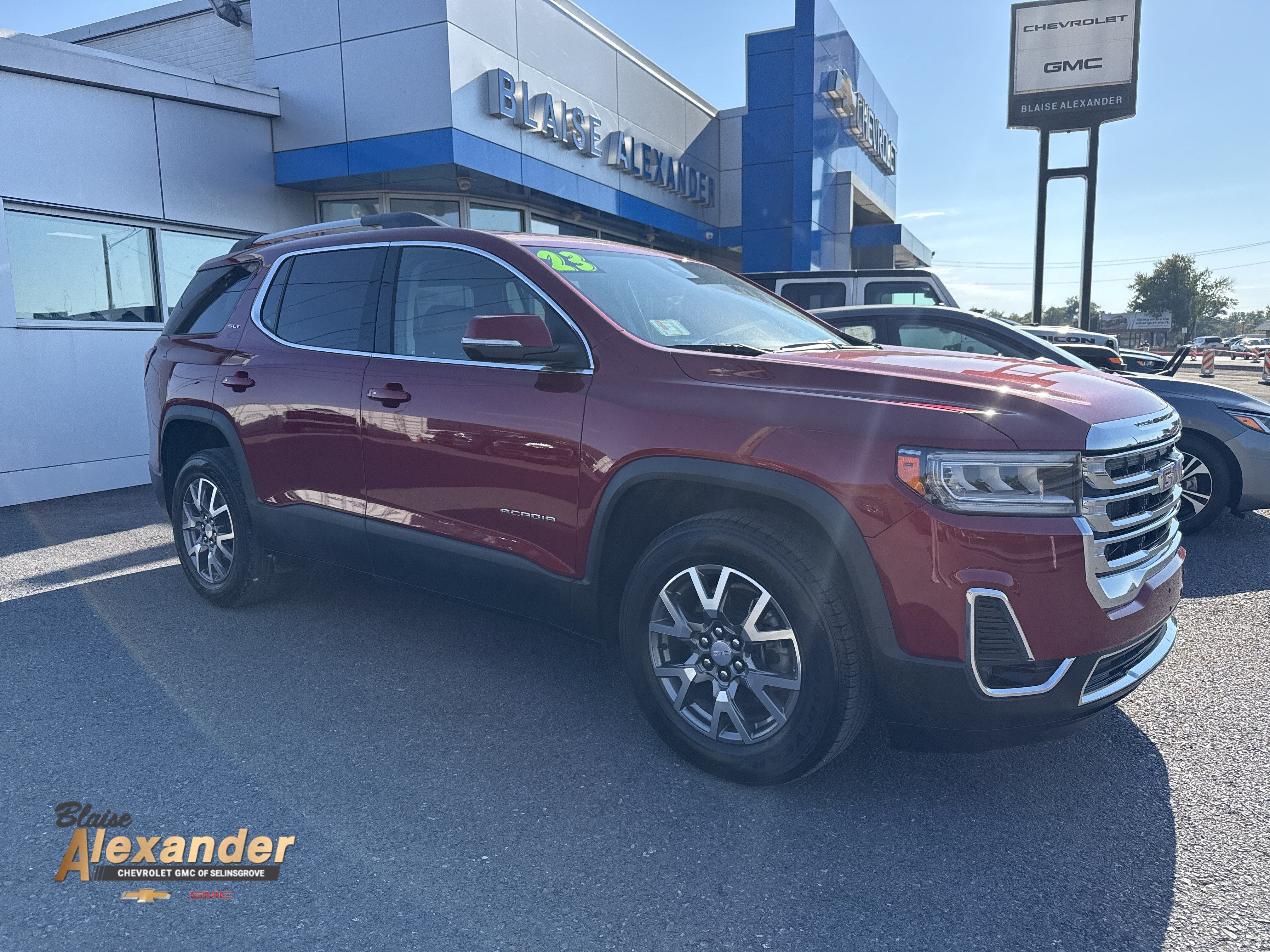 2023 GMC Acadia SLT