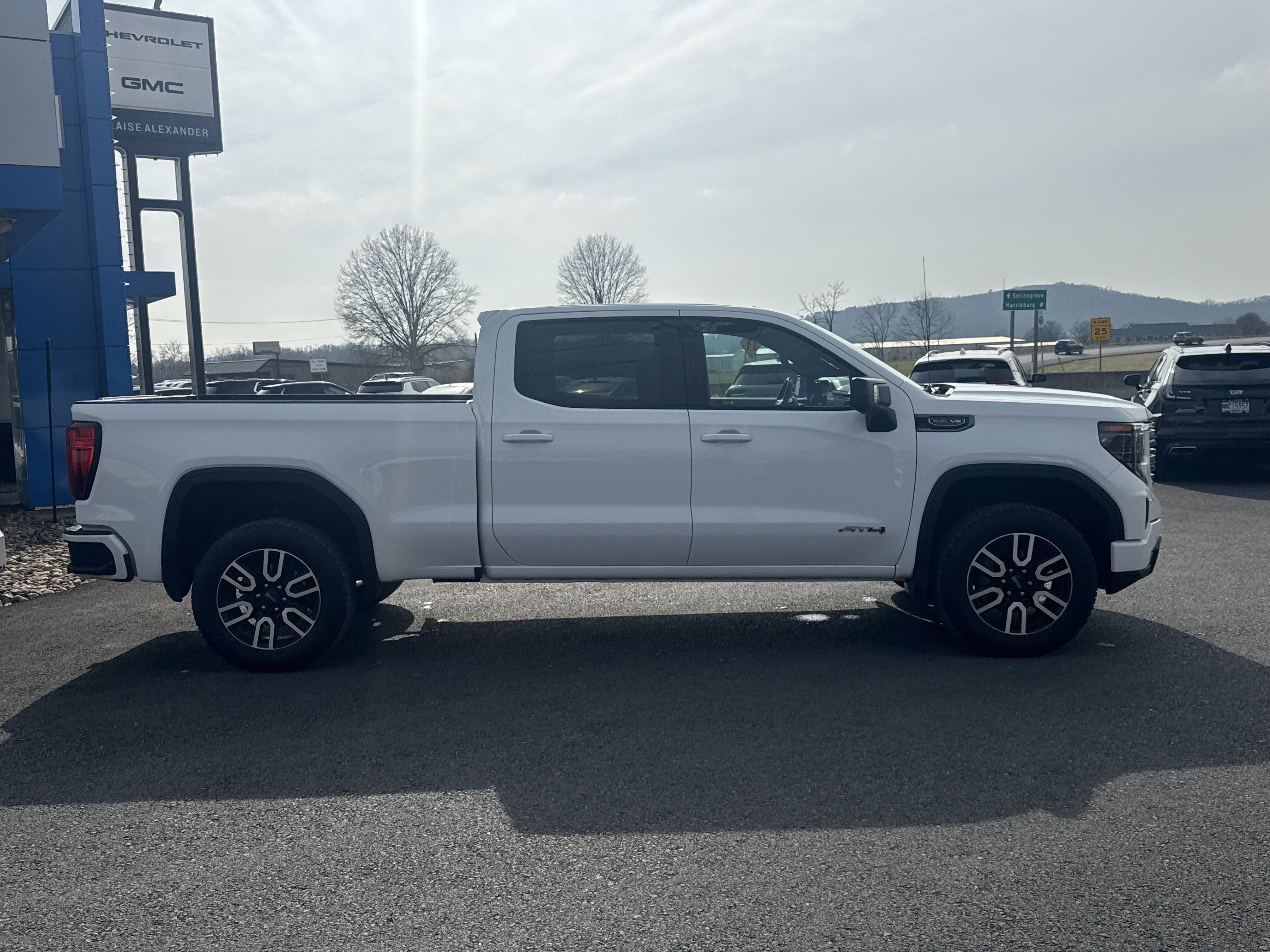 2023 GMC Sierra 1500 AT4